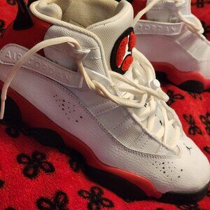 Shoes Jordan 6.ring Berry. great condition well kept size 5 Y